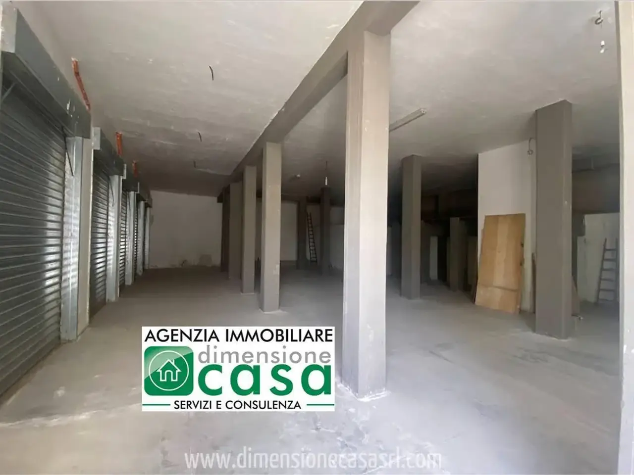 Magazzino in Viale dei Platani, San Cataldo, {3} - Foto 1