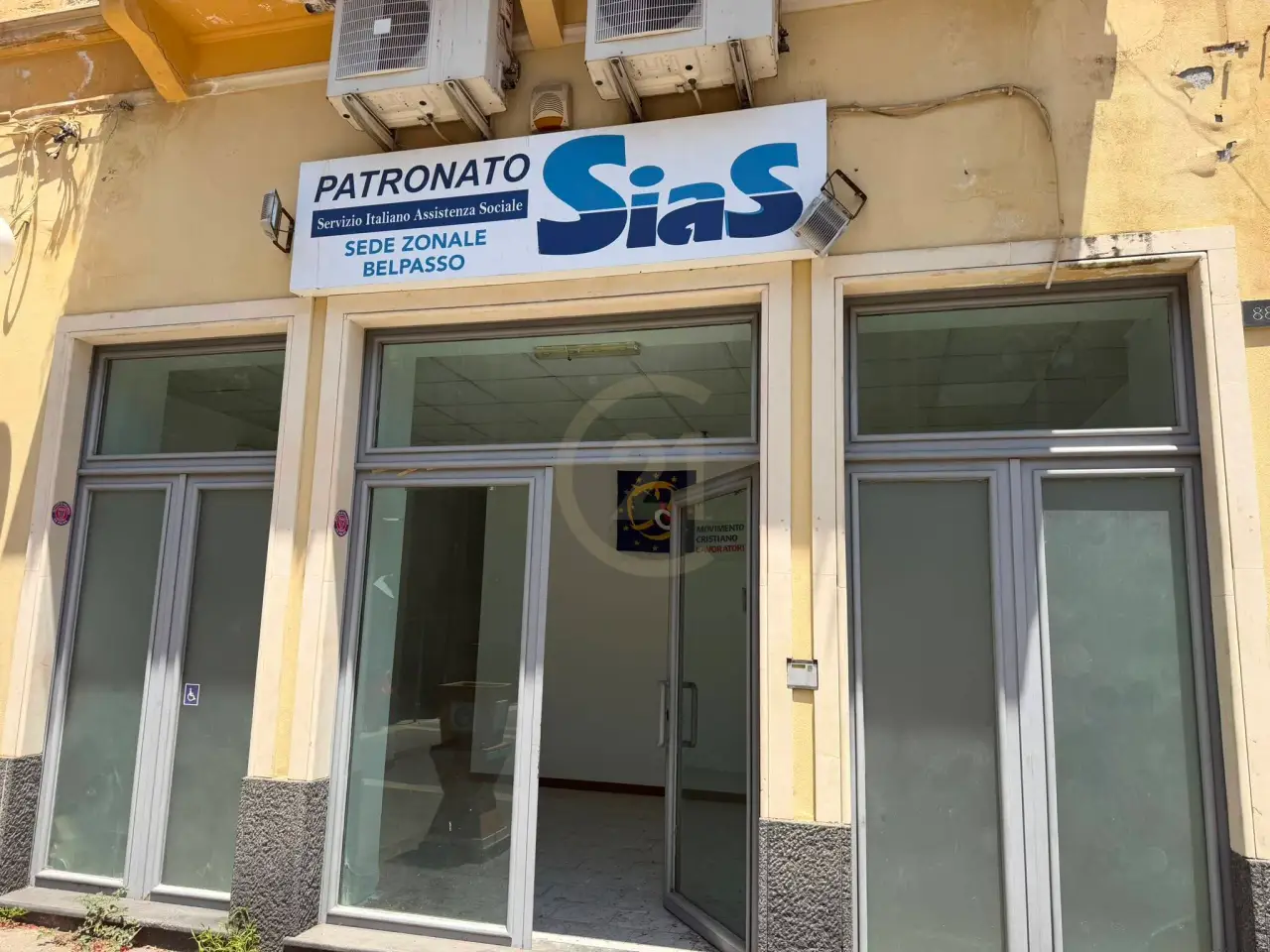Palazzina commerciale in Piazza Sant'Antonio Sn, Belpasso, {3} - Foto 2
