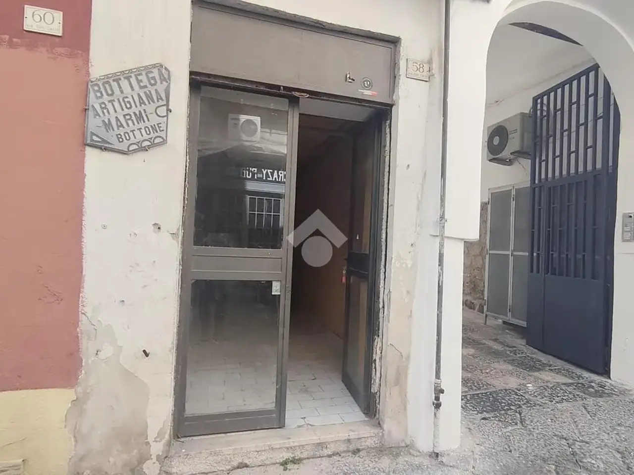 Magazzino in Via San Carlo 60, Caserta, {3} - Foto 1