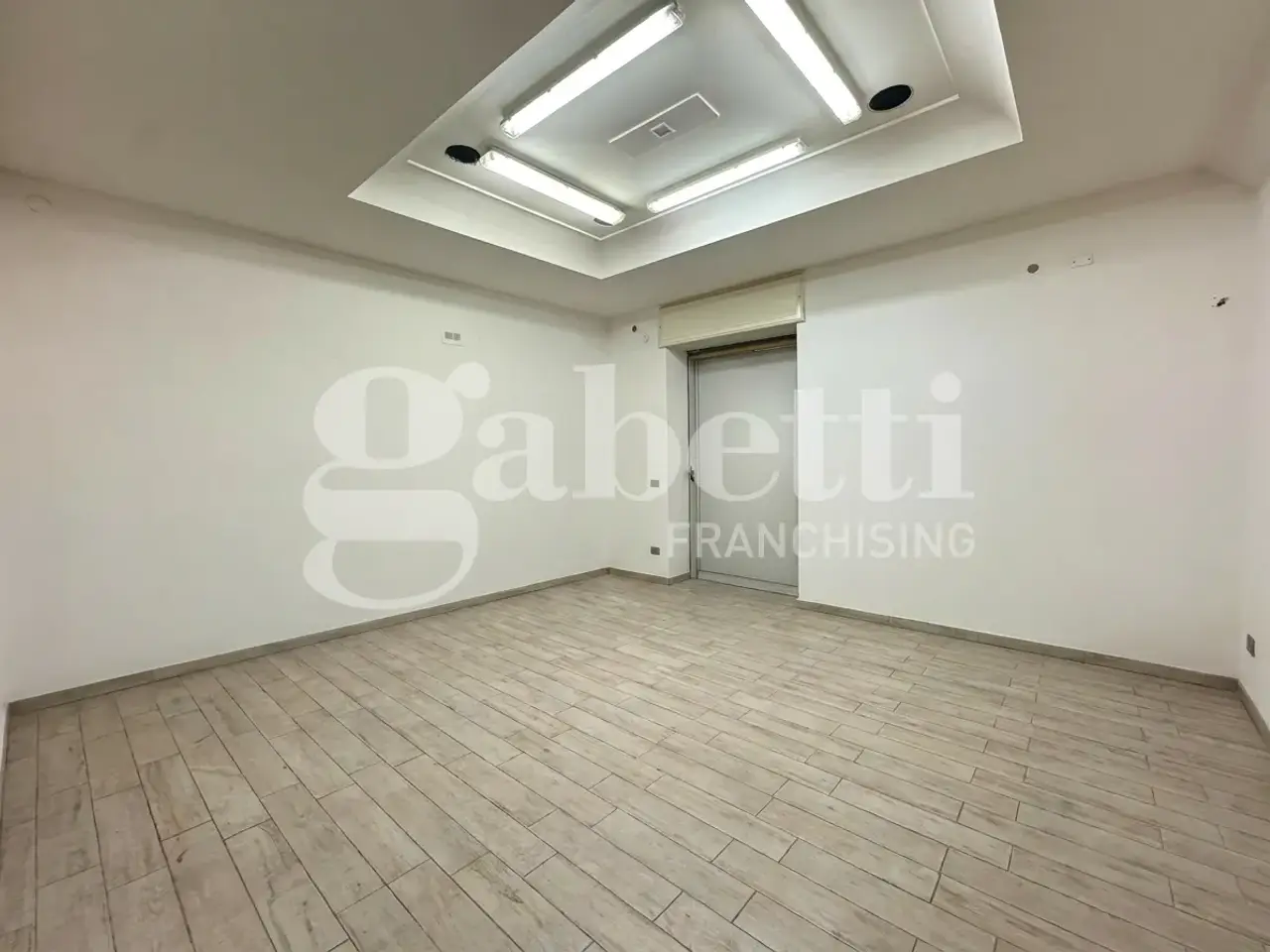 Negozio in Via Pirozzi , Frattamaggiore, {3} - Foto 1