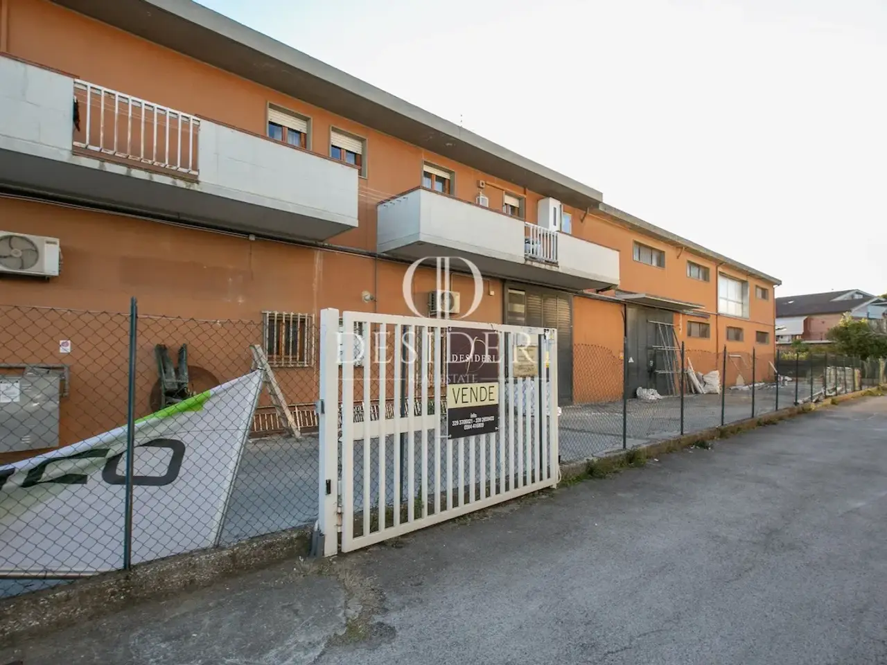 Capannone in Via Davide Lazzeretti  58100 Grosseto, Grosseto, {3} - Foto 2