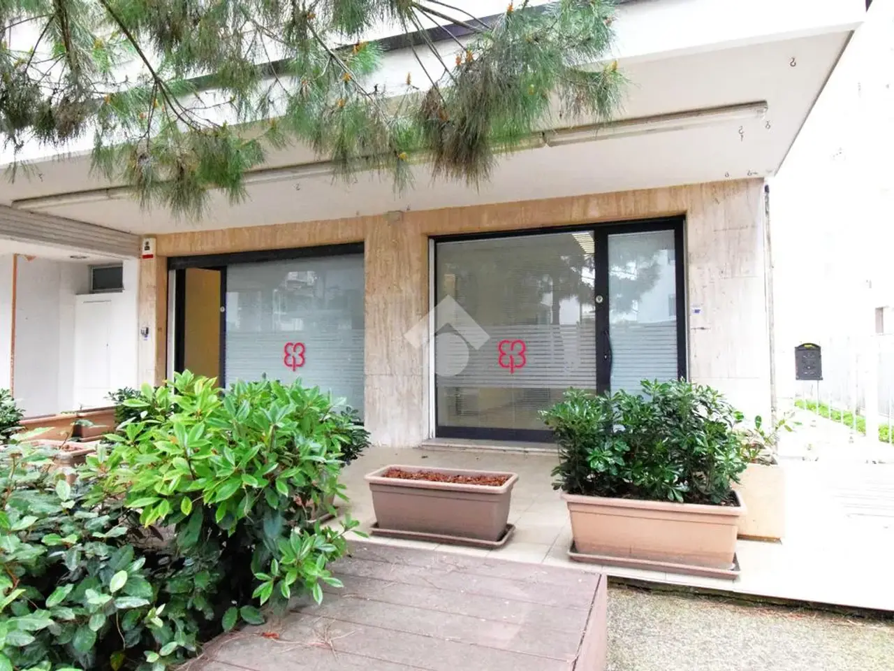 Negozio in Viale San Martino 56, Riccione, {3} - Foto 1