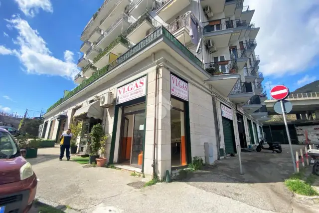 Negozio in Strada Comunale Cinthia 54, Napoli - Foto 1