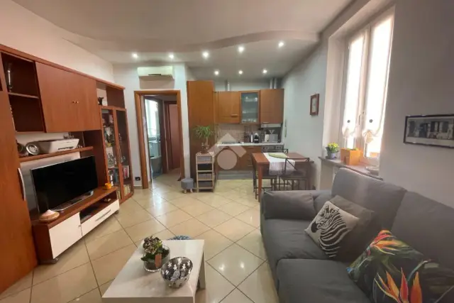 2-room flat in Via Alessandro Manzoni 51, Saronno - Photo 1