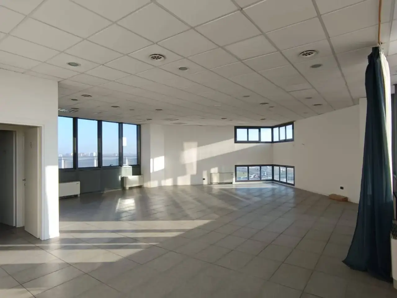 Negozio in Via G. Capilupi 21, Modena, Mo Vendita Uffici  125.0 M², Modena, {3} - Foto 1