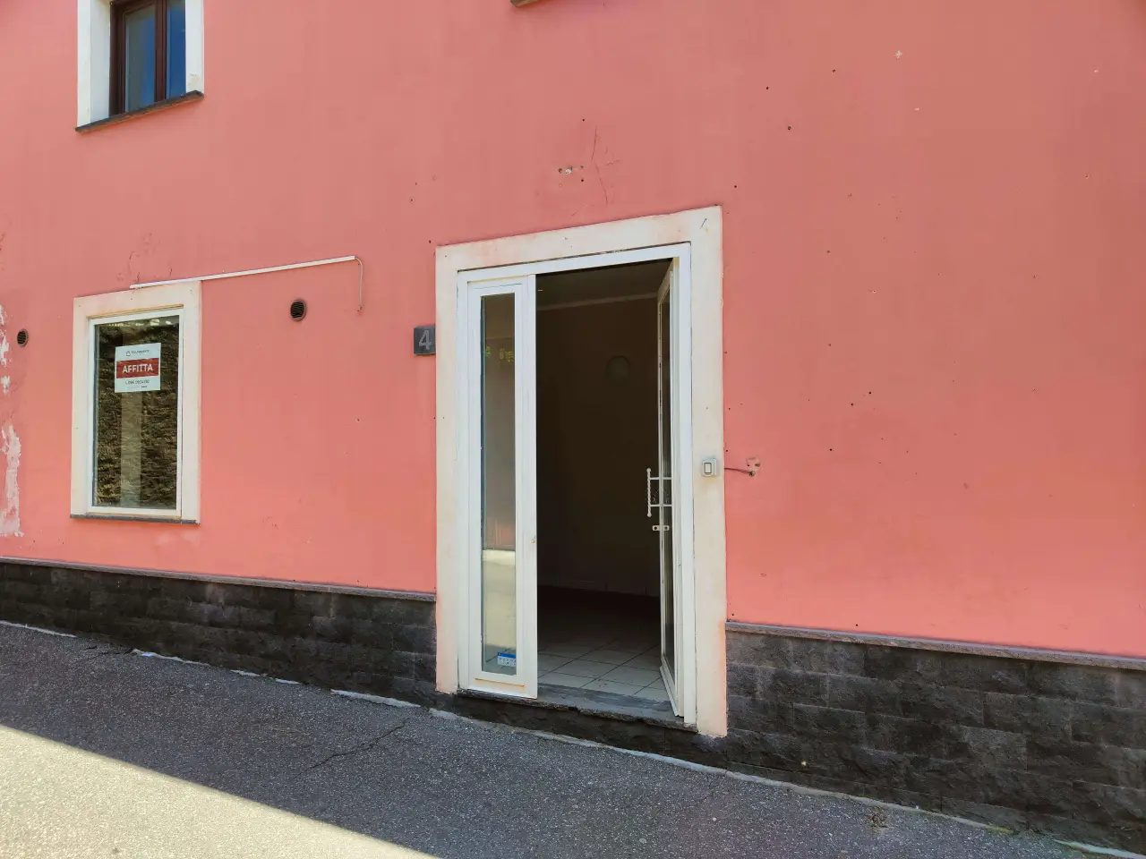 Negozio in , Nicolosi, {3} - Foto 2