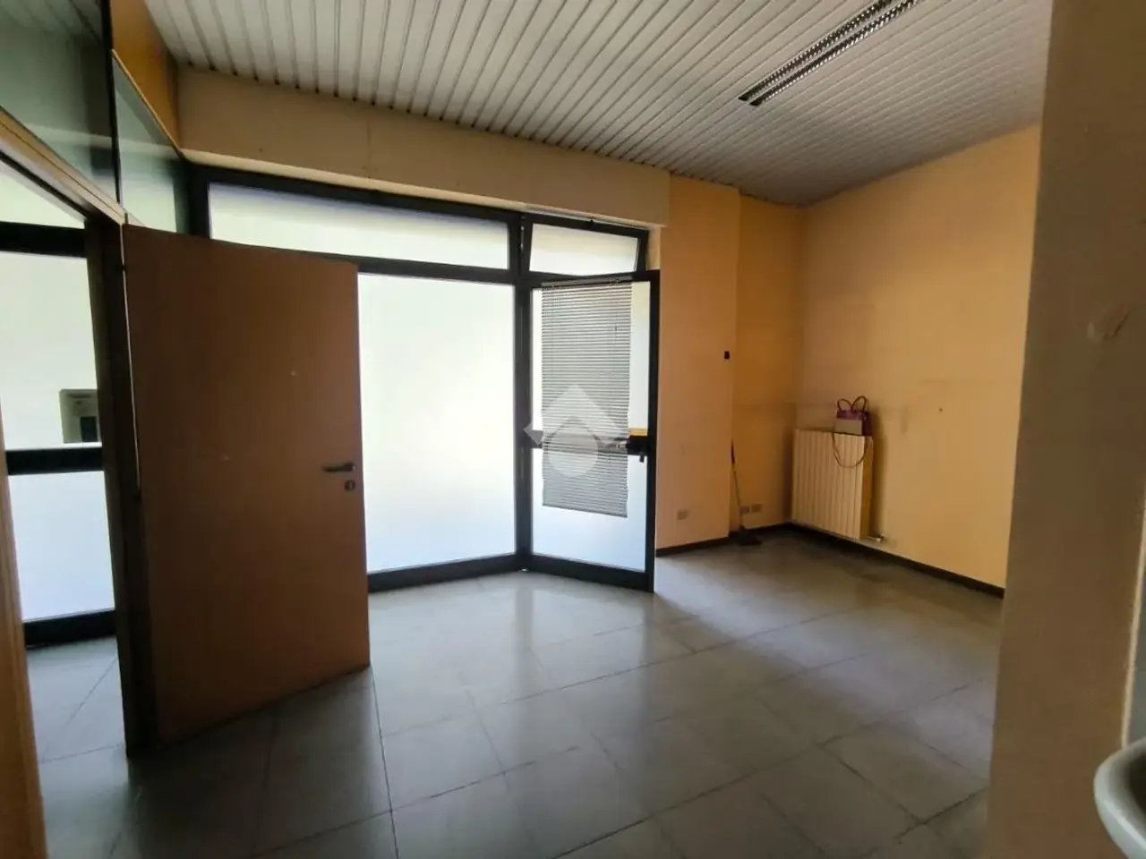 Negozio in Via Piave 17, Rescaldina, {3} - Foto 2