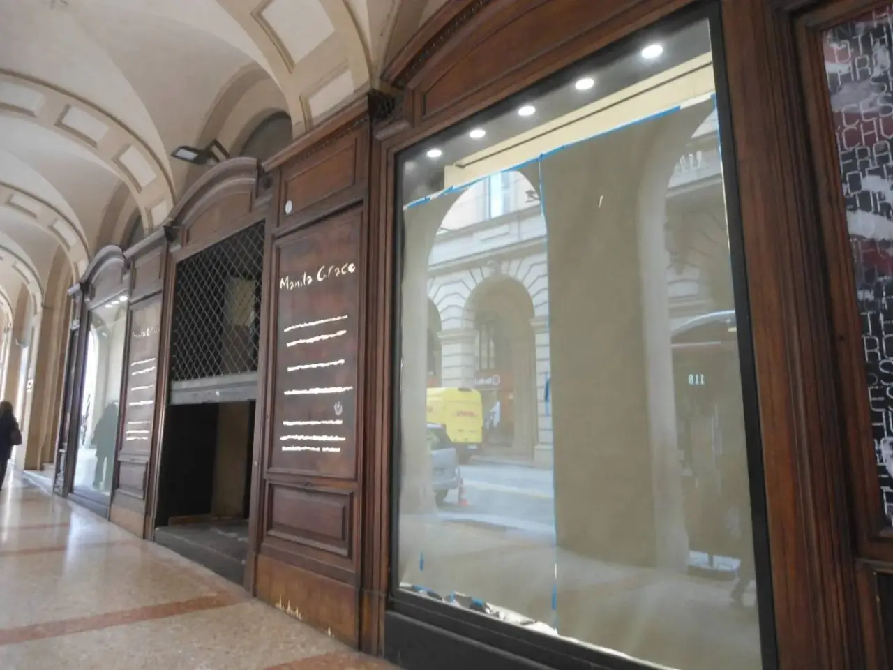 Locale commerciale in Via Luigi Carlo Farini, Centro Storico, Bologna, Bologna, Bologna, {3} - Foto 2