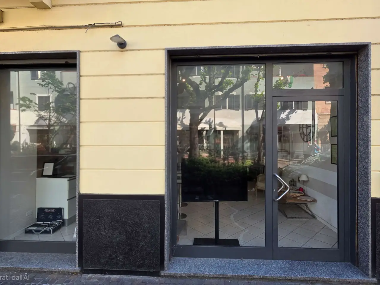 Negozio in Viale Martiri della Libertà, Albenga, {3} - Foto 1