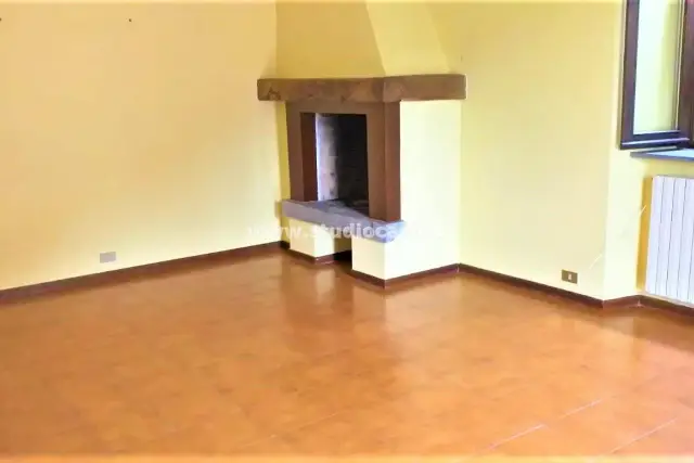 3-room flat in Via Piave, Zogno - Photo 1