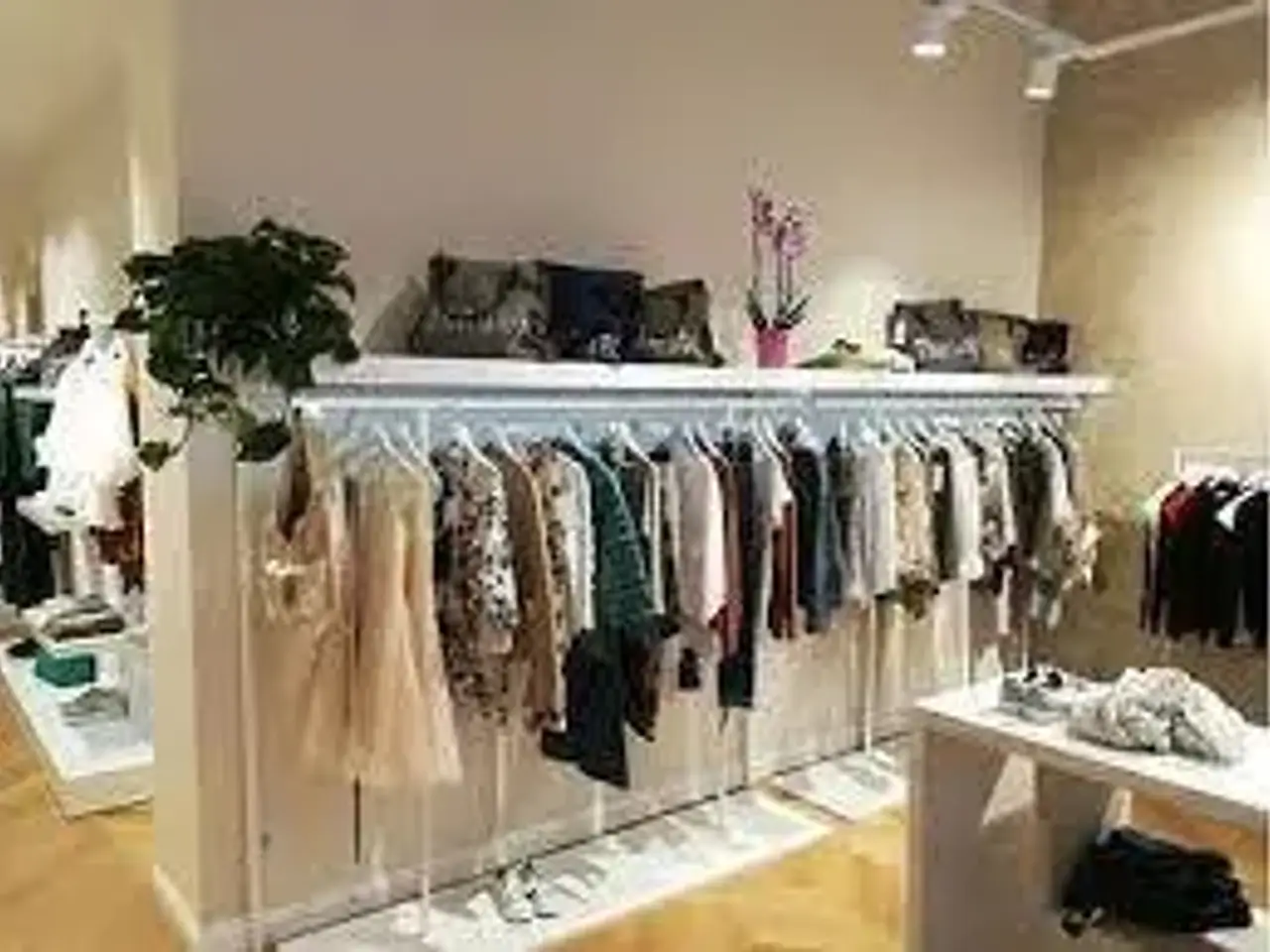 Locale commerciale in Via Filippo Turati, Milano, Milano, Milano, {3} - Foto 1