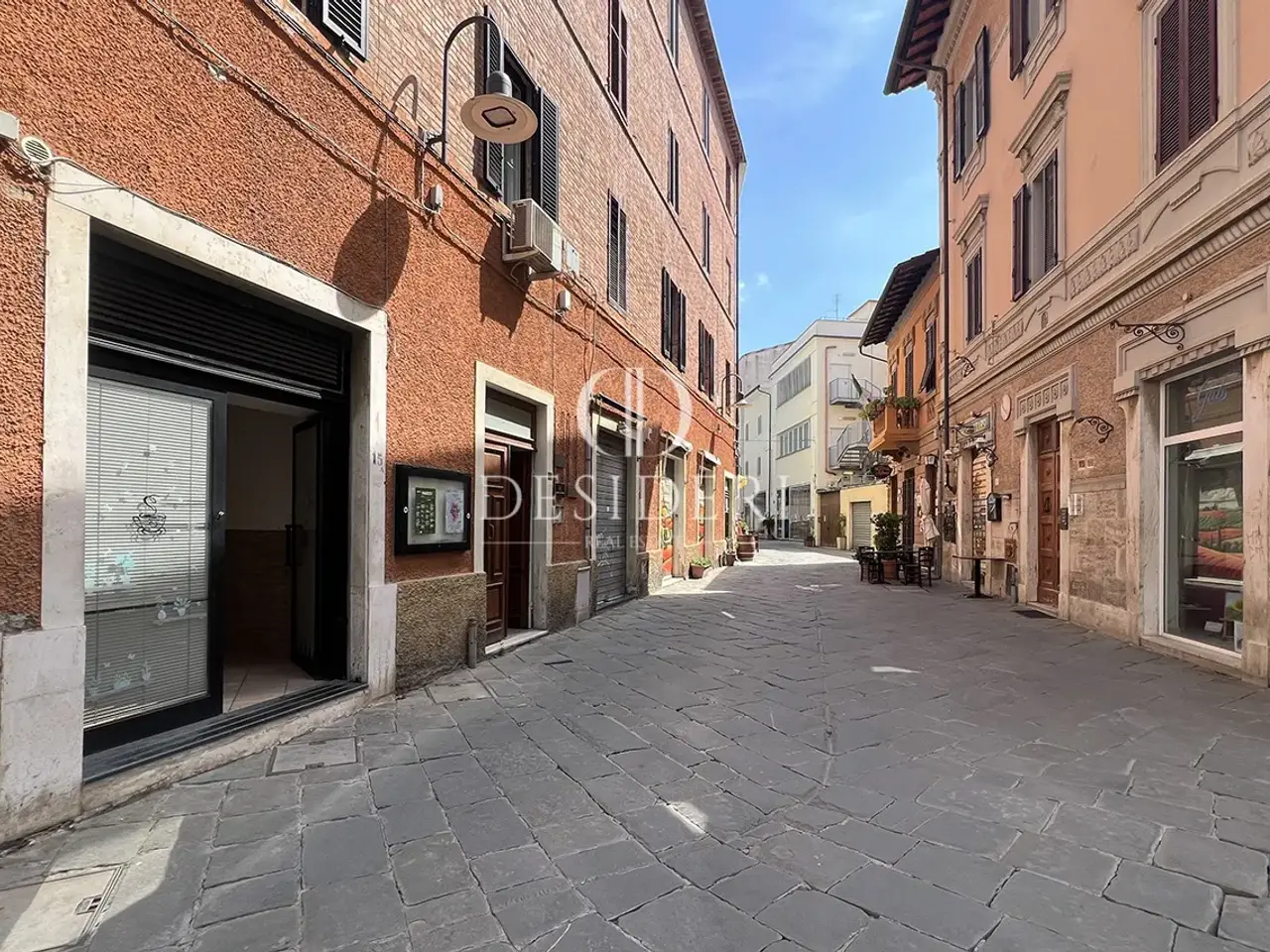 Locale commerciale in Via Vinzaglio 58100 Grosseto, Grosseto, {3} - Foto 1