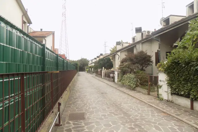 Terraced house in Via Moia, Brugherio - Photo 1