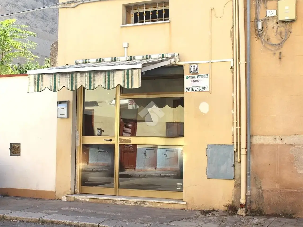 Negozio in Via Ammiraglio Cagni Umberto 1, Palermo, {3} - Foto 1