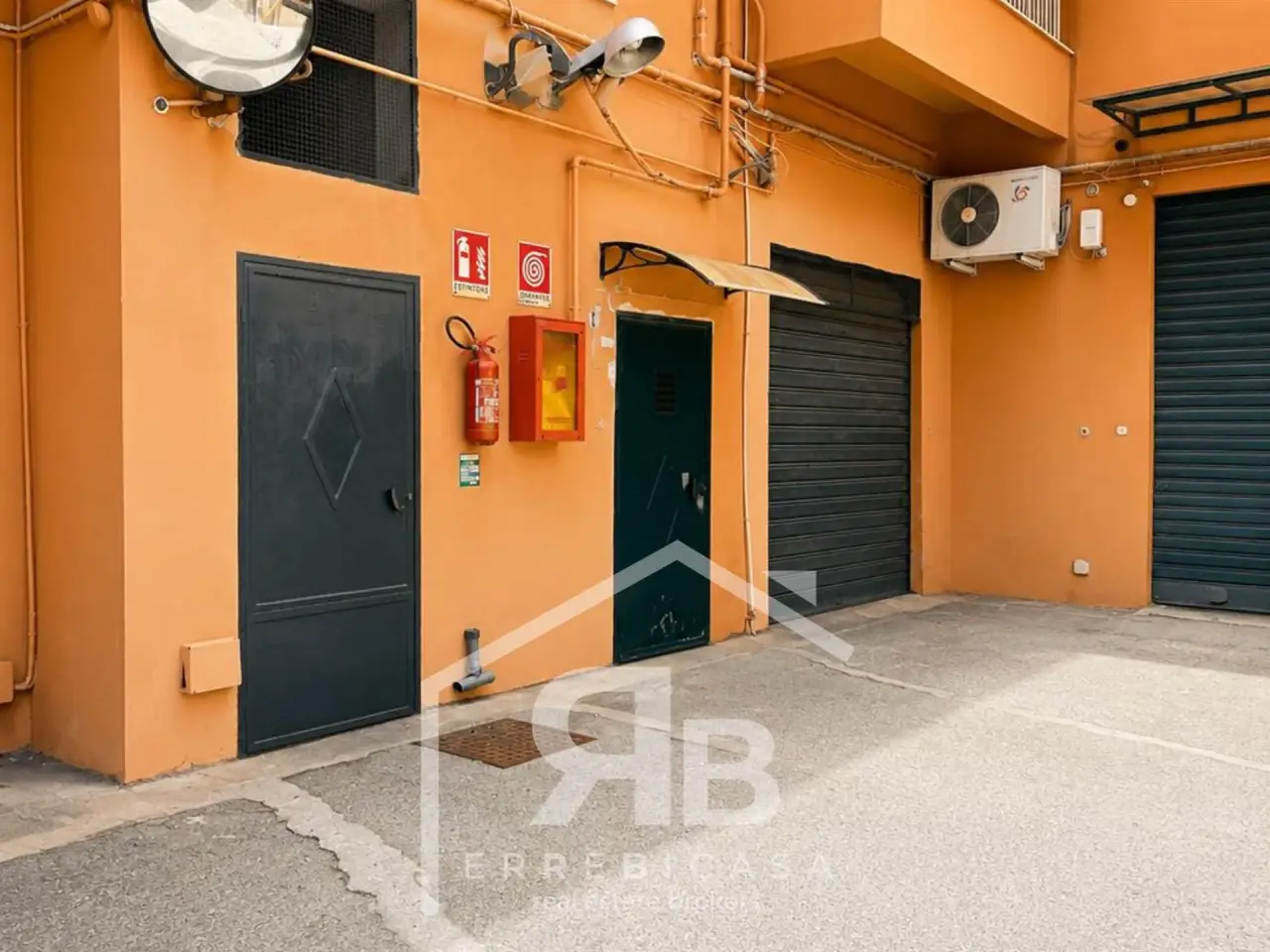 Magazzino in Via dei Nebrodi, Palermo, {3} - Foto 1