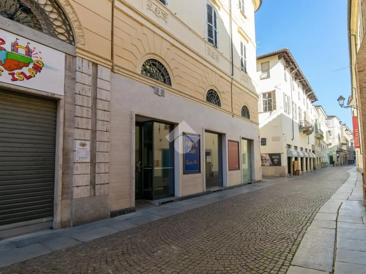 Negozio in Via Cavour 8, Casale Monferrato, {3} - Foto 1