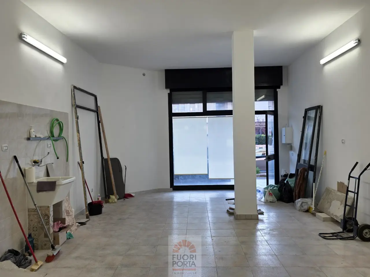 Negozio in Via G. Spadolini 43, Cavallino, {3} - Foto 2