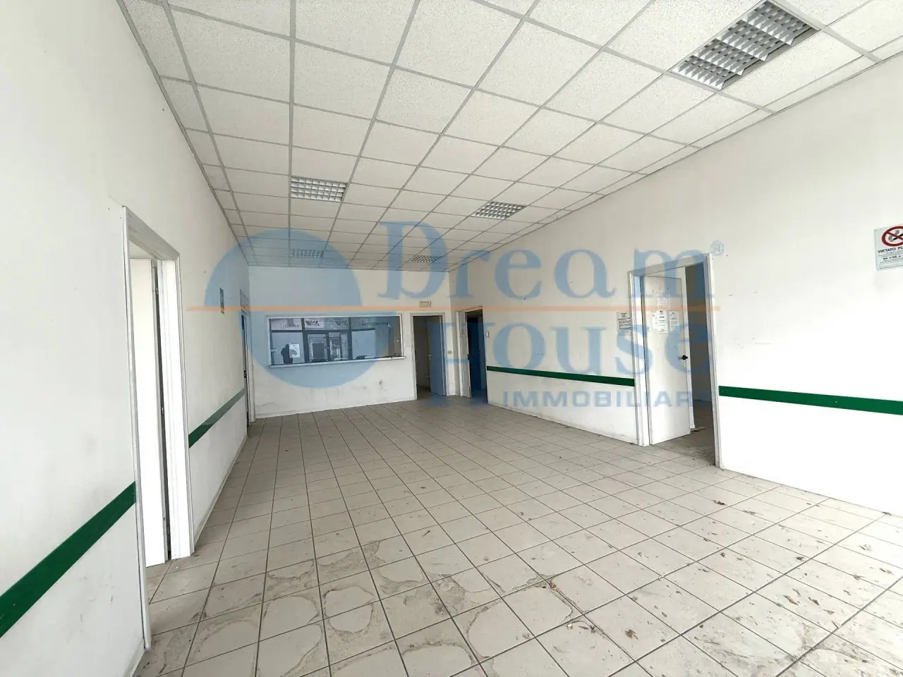 Negozio in Viale Europa 49, Santa Vittoria In Matenano, {3} - Foto 1