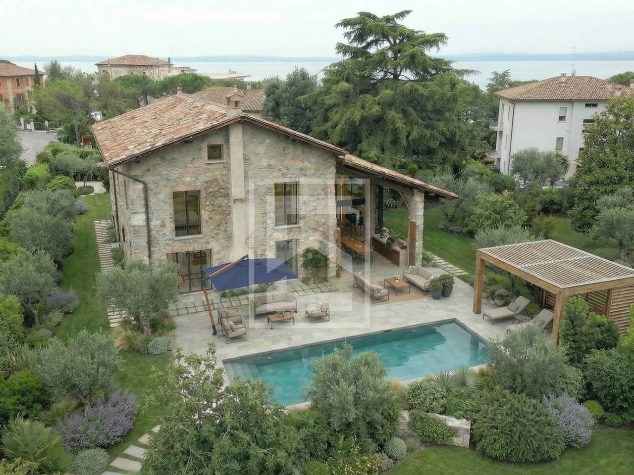 casa indipendente in vendita a Desenzano del Garda