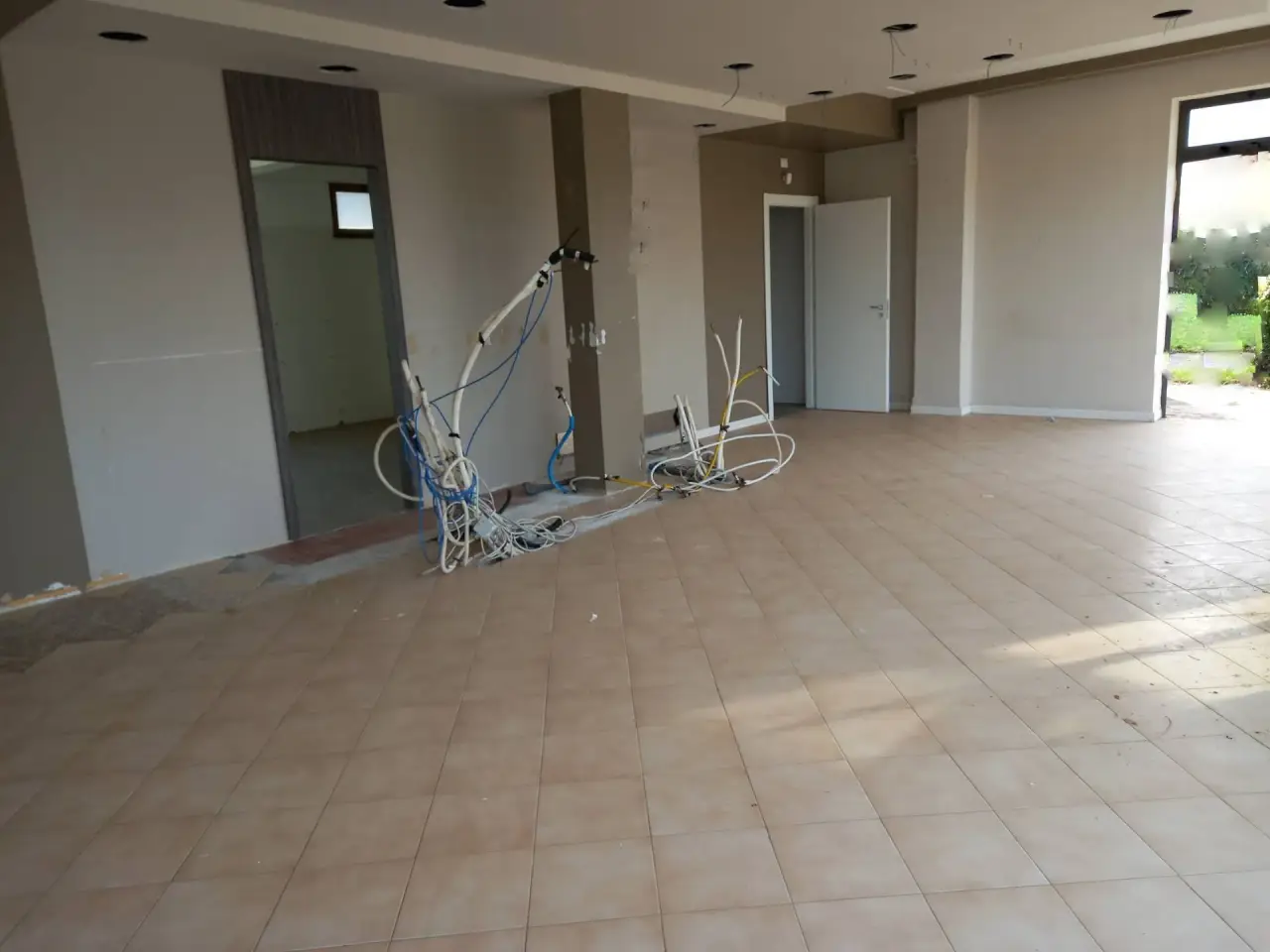 Esercizio commerciale in Via Vittorio Veneto 8, Crespina Lorenzana, {3} - Foto 1
