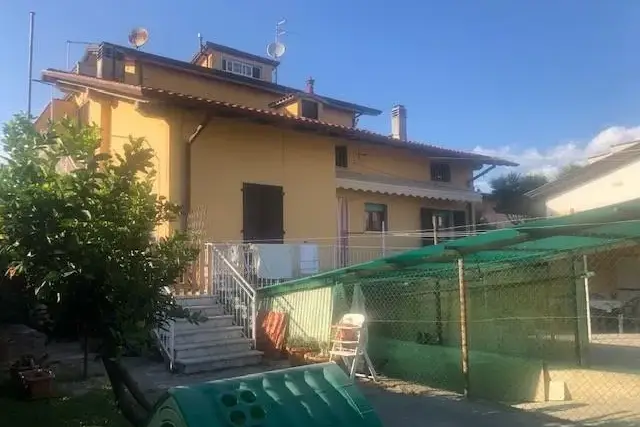 Two-family villa in Puliche 389, Massa - Photo 1