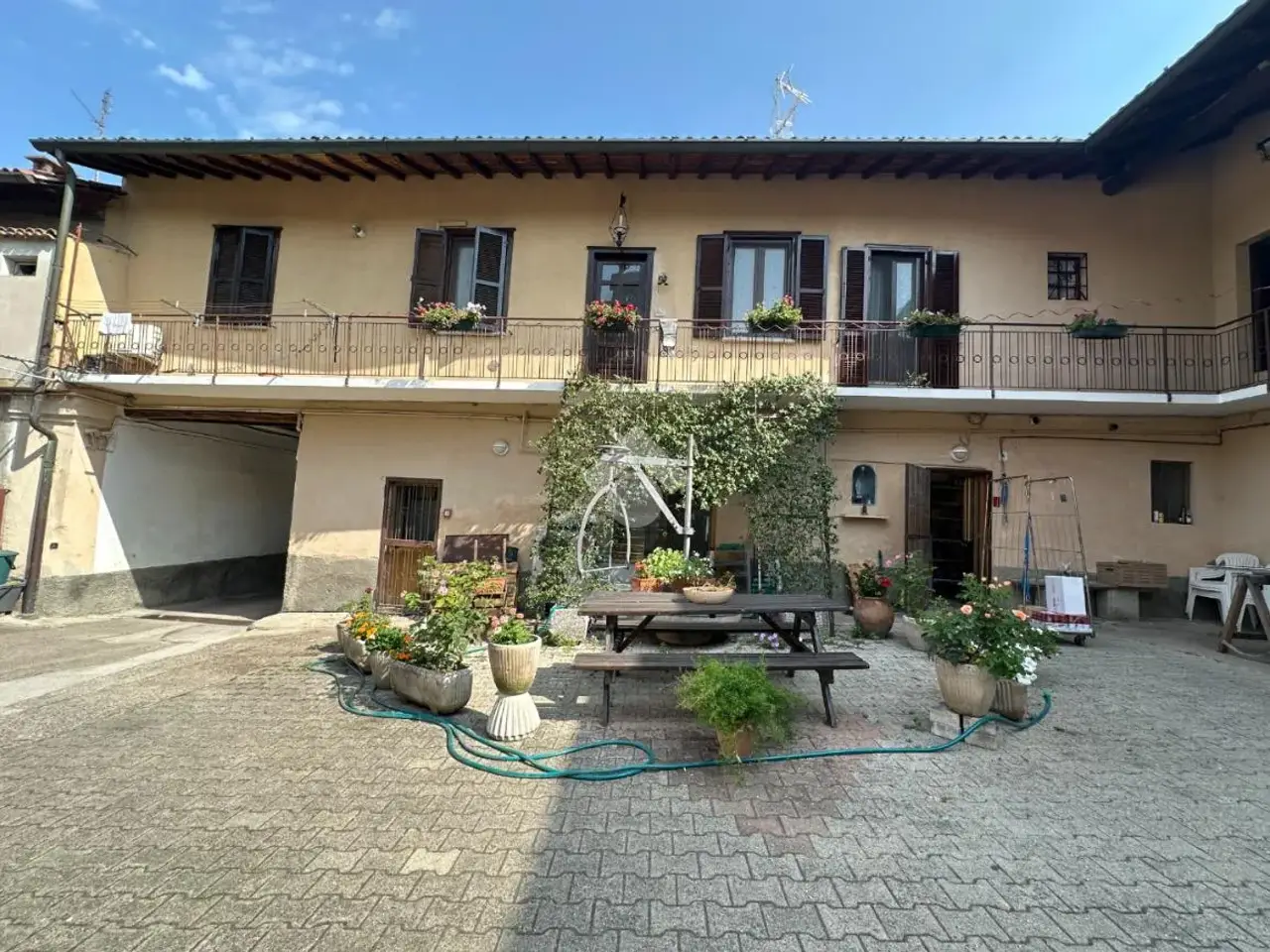 Palazzina commerciale in Via Bergoglio Pisani 13, Besate, {3} - Foto 2