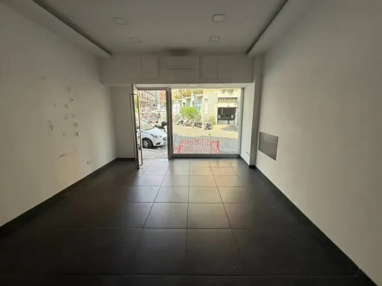 Agenzia intermediazione creditizia in Via Vincenzo Arangio Ruiz, Napoli, {3} - Foto 1