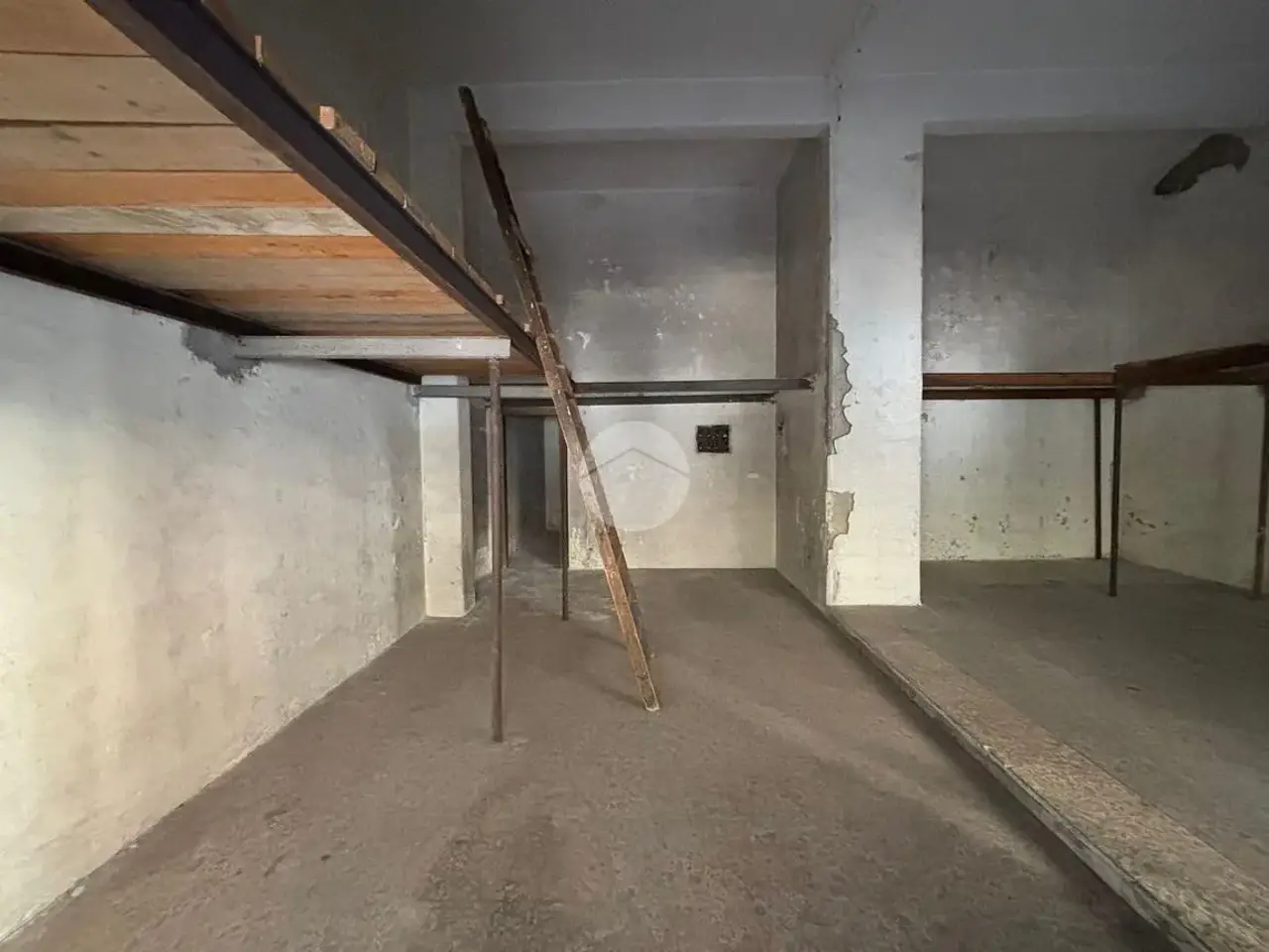 Negozio in Via Marco Aurelio Severino 49, Napoli, {3} - Foto 1