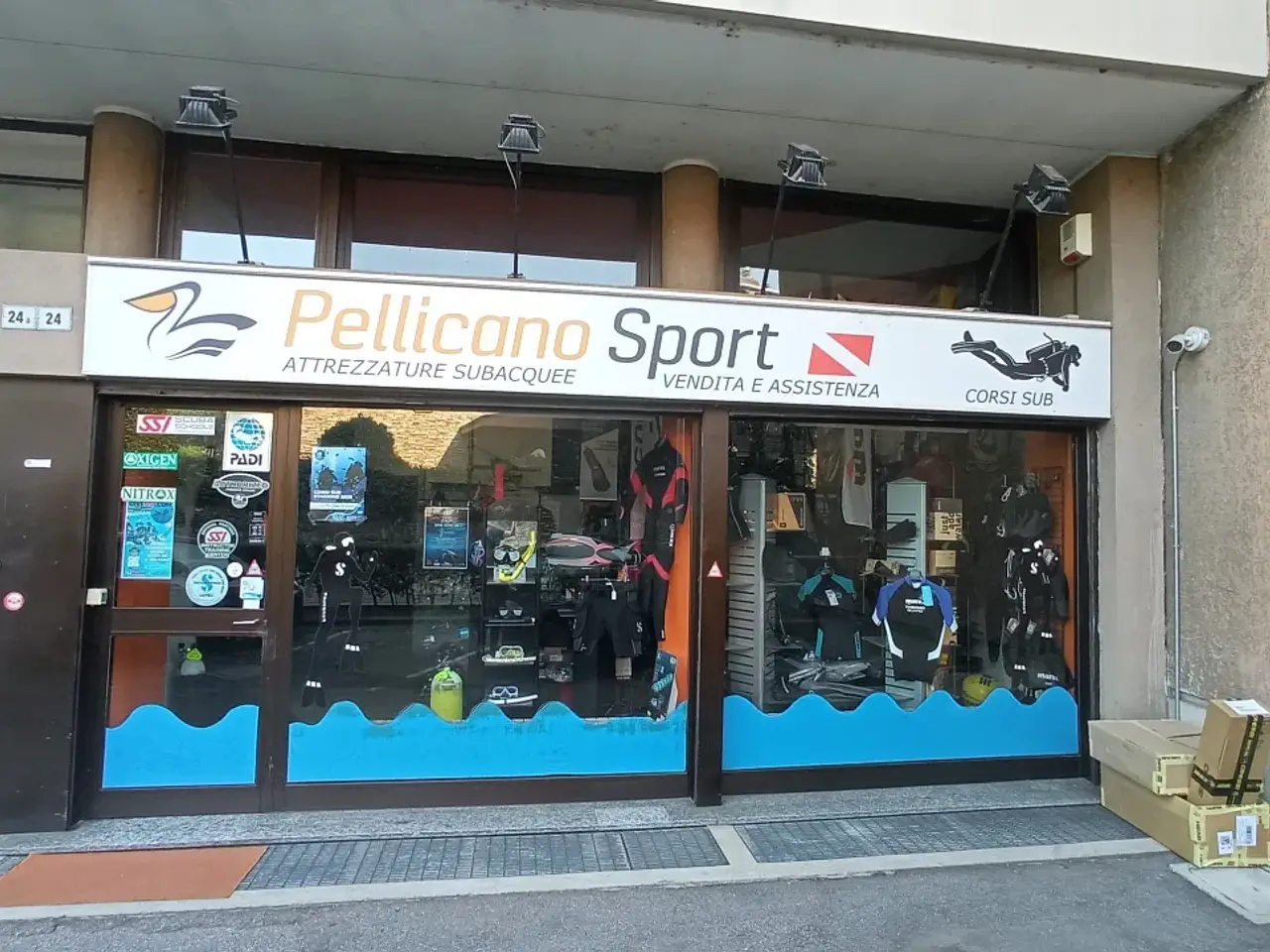 Negozio in Via Antonio Gramsci, Borgomanero, {3} - Foto 1