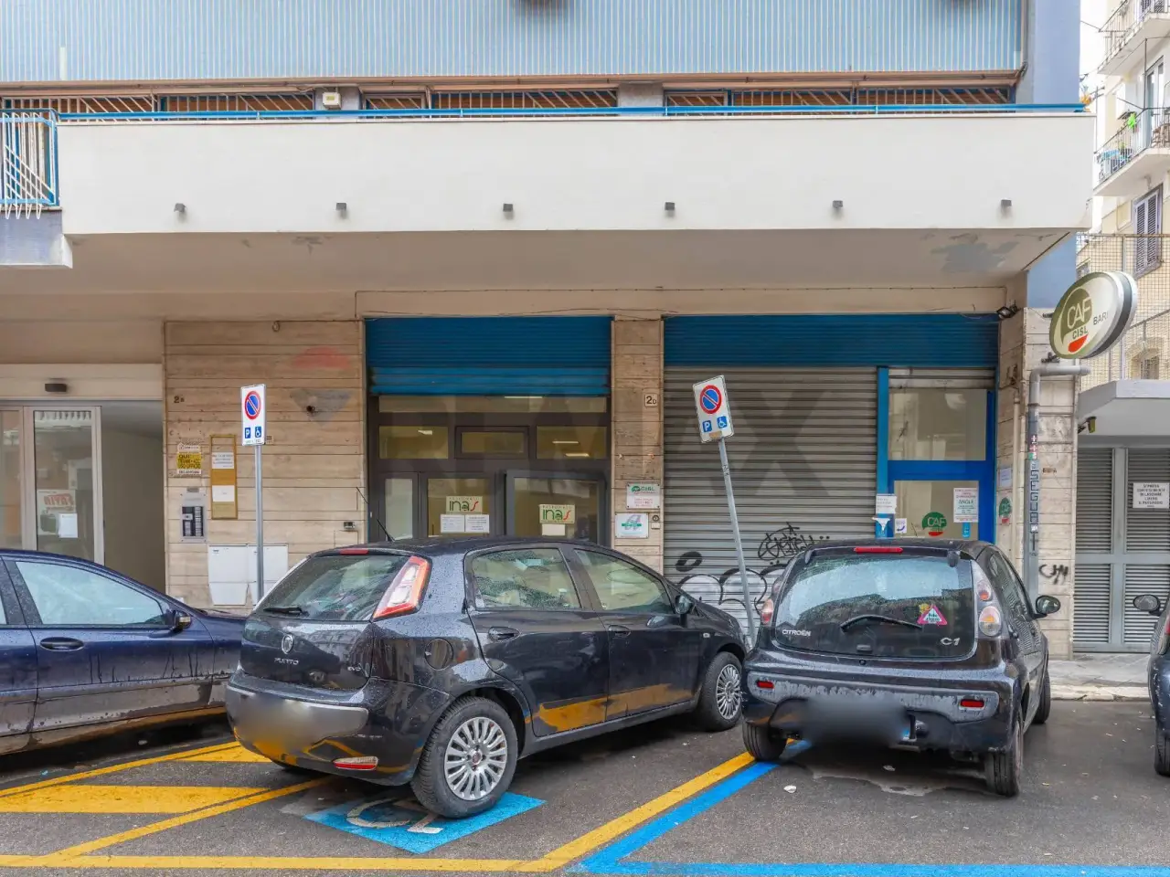 Negozio in Via Signorile 2 C/d, Bari, {3} - Foto 1