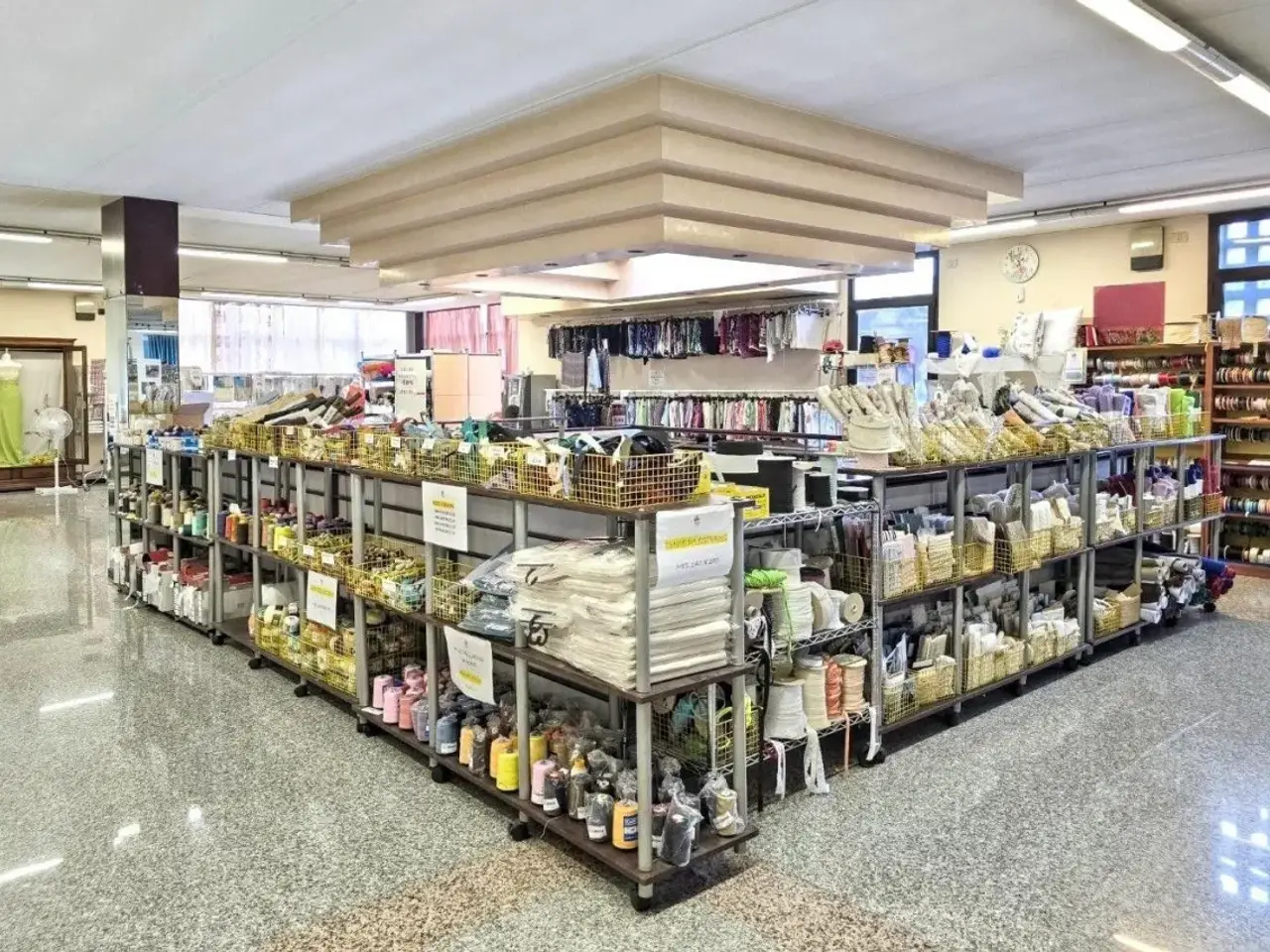 Centro commerciale in Via Vicenza, 8, 36071 Arzignano VI, Italia, Arzignano, {3} - Foto 1