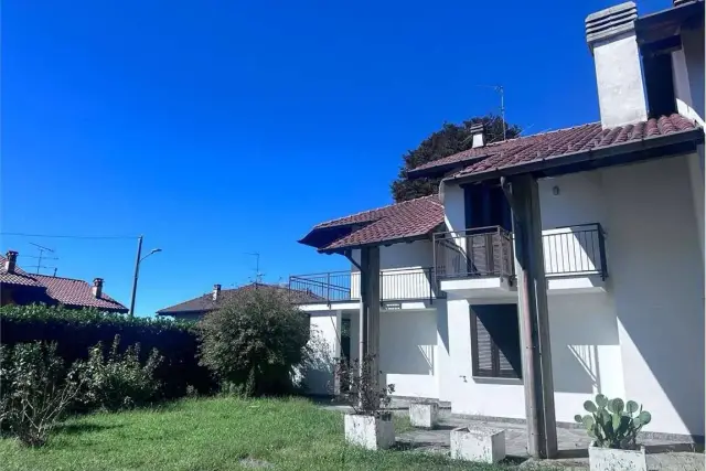 Terraced house in Via Como , 31, Taino - Photo 1