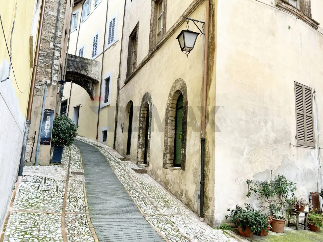 Negozio in Via Plinio Il Giovane 13, Spoleto, {3} - Foto 1