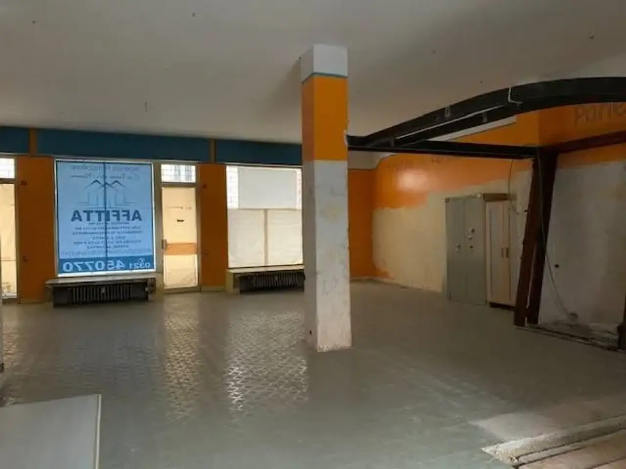 Locale commerciale in Via Francesco Tadini 21, Novara, {3} - Foto 1