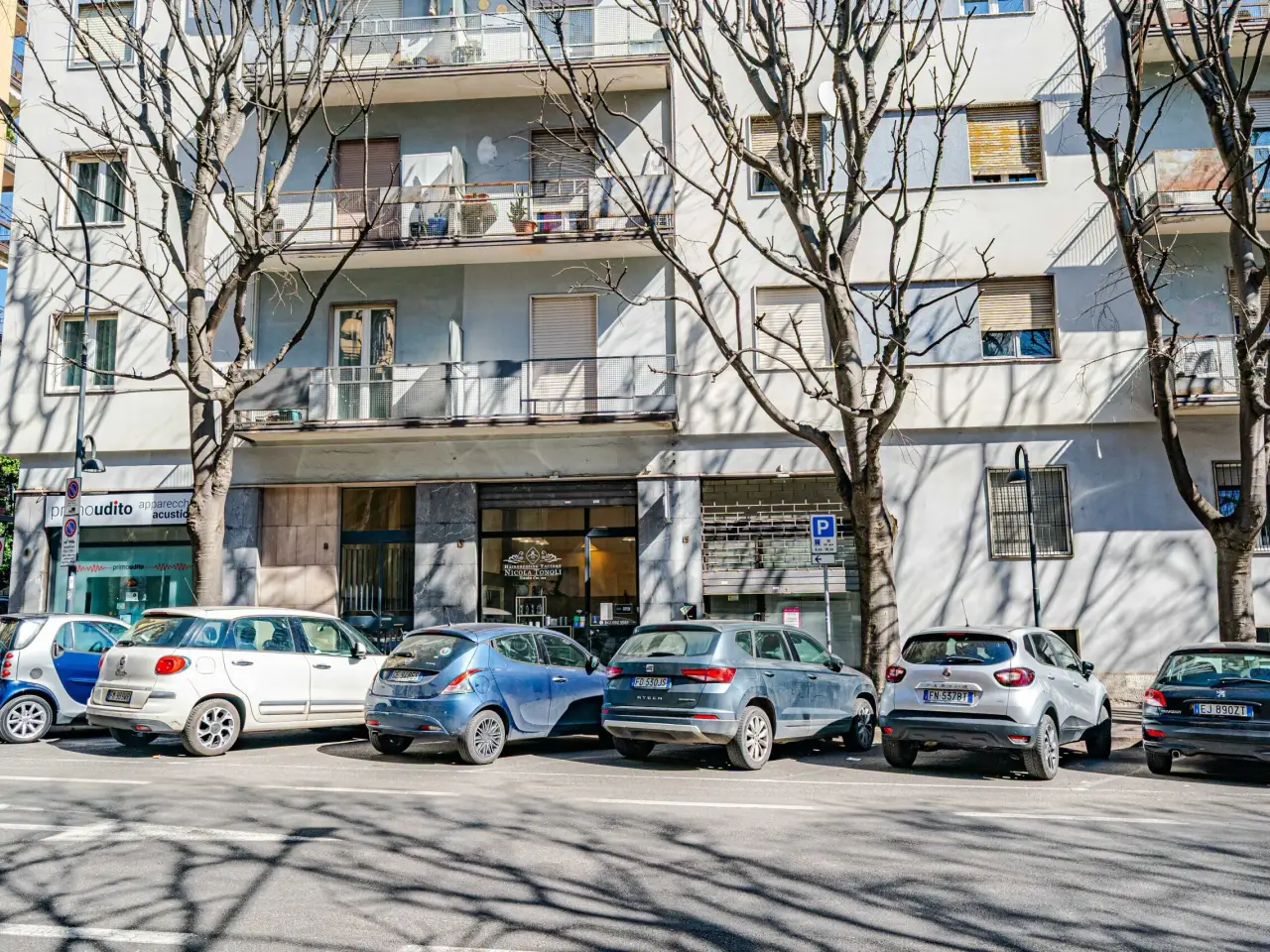 Palazzina commerciale in Via Angelo Inganni 13, Brescia, {3} - Foto 1