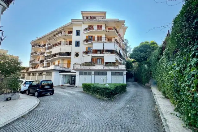 4-room flat in Via Raffaele Delcogliano, Benevento - Photo 1