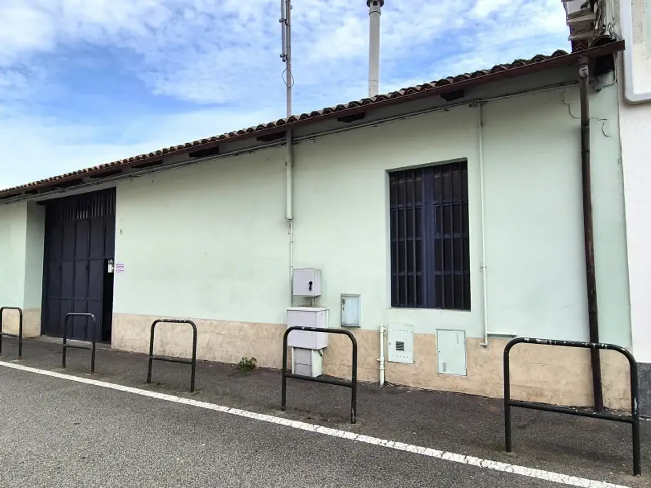 Palazzina commerciale in Via Pavese, Chivasso, {3} - Foto 1