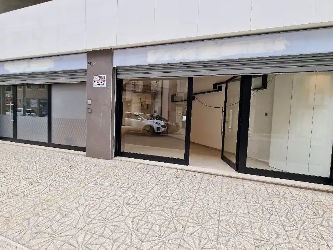 Locale commerciale in Viale Istria Andria, Andria, Zona Centro, Zona Ospedale, Andria, {3} - Foto 1
