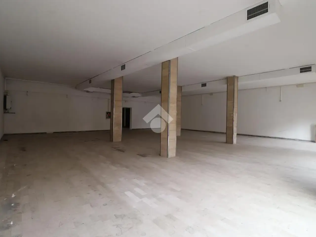 Negozio in Via Unione Europea 22, Marmirolo, {3} - Foto 2