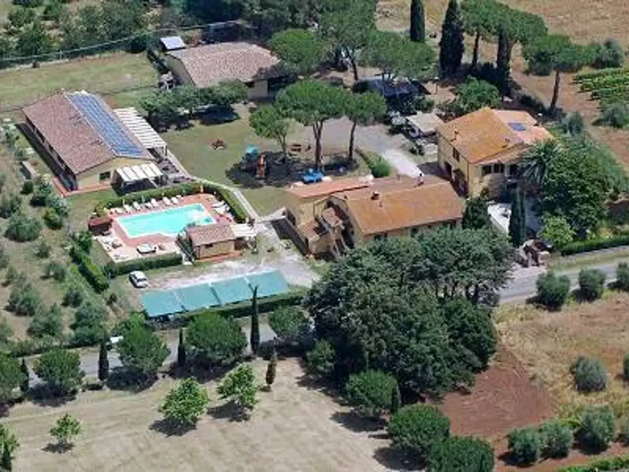 Azienda agricola in Via Tronto, Cecina, {3} - Foto 1
