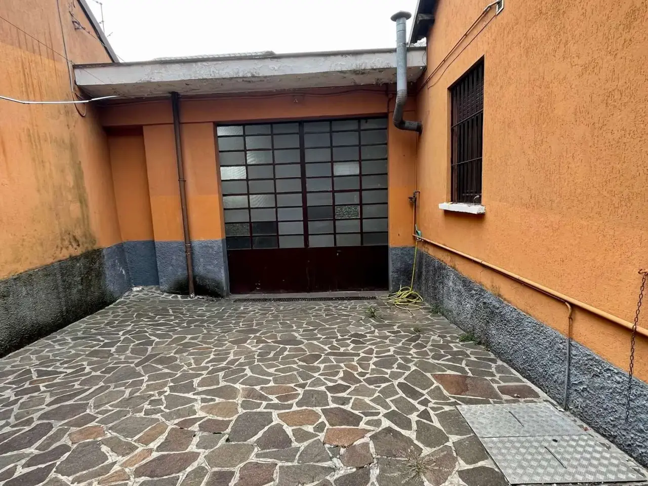 Capannone in Via Parini 55, Carugo, {3} - Foto 1