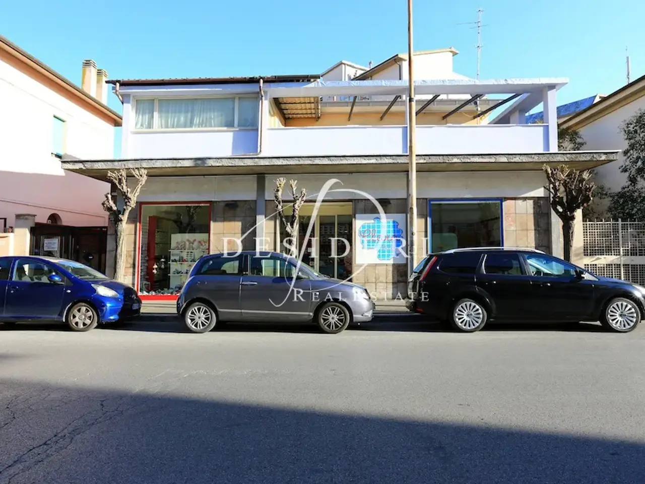 Locale commerciale in Via Oberdan 58100 Grosseto, Grosseto, {3} - Foto 1