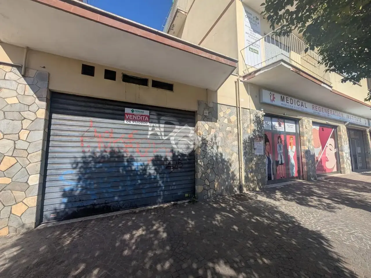 Negozio in Via Cavour 18, Pomezia, {3} - Foto 2