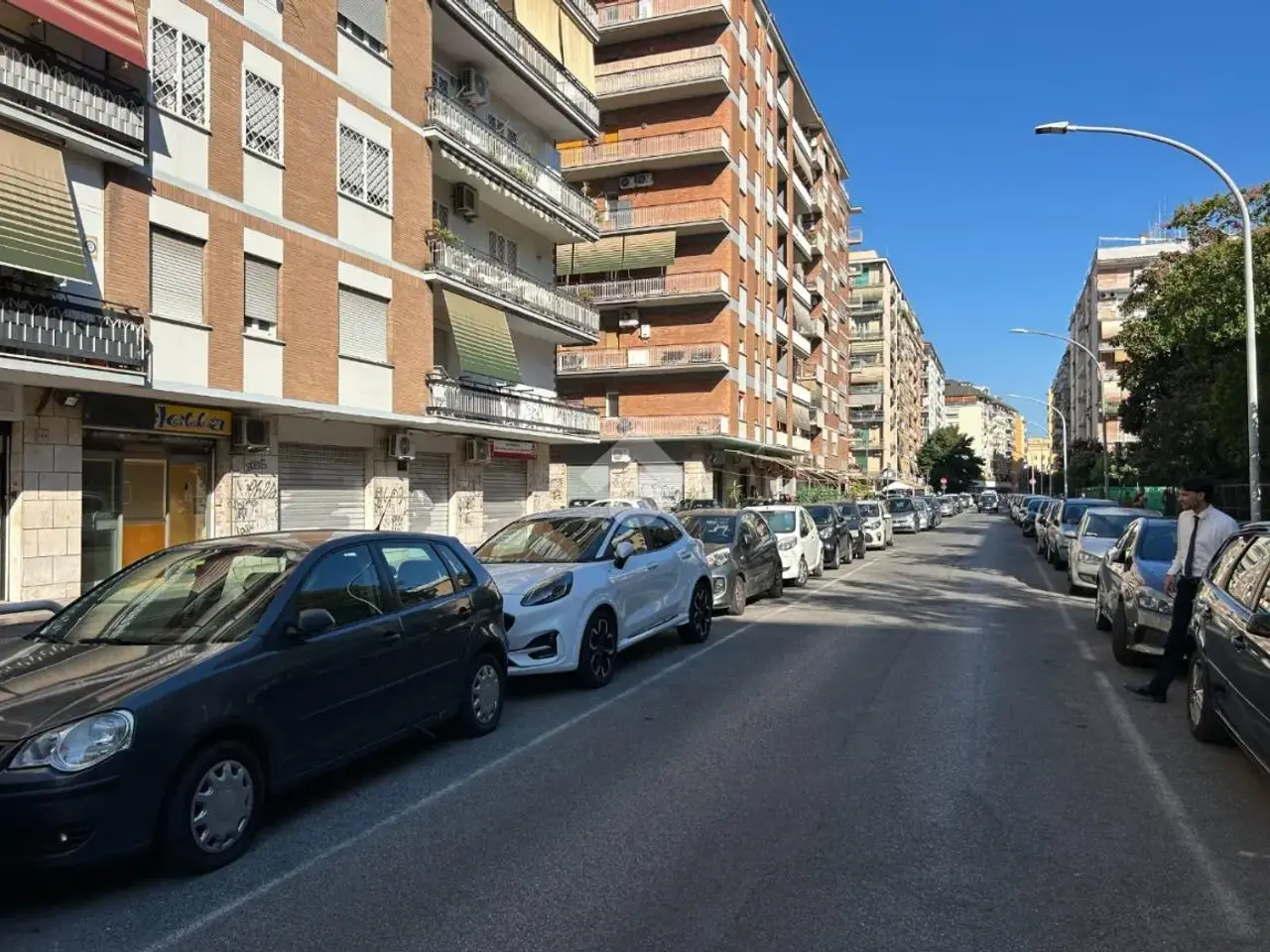 Negozio in Via Licinio Stolone 144, Roma, {3} - Foto 1