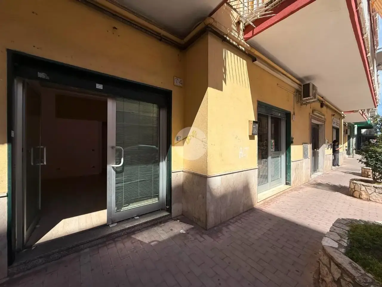 Negozio in Via Carlo Carrà 74, Napoli, {3} - Foto 2