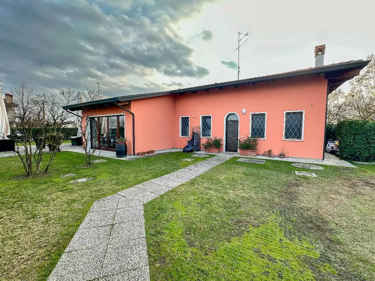 Palazzina uffici in , Lugo, {3} - Foto 1