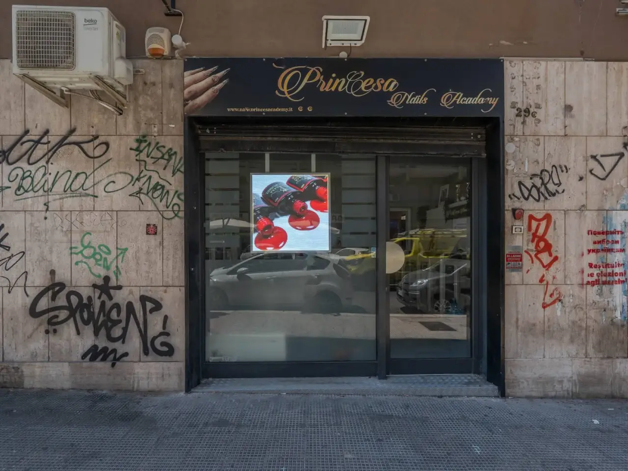 Negozio in Via Gaetano Devito Francesco 29/C, Bari, {3} - Foto 1