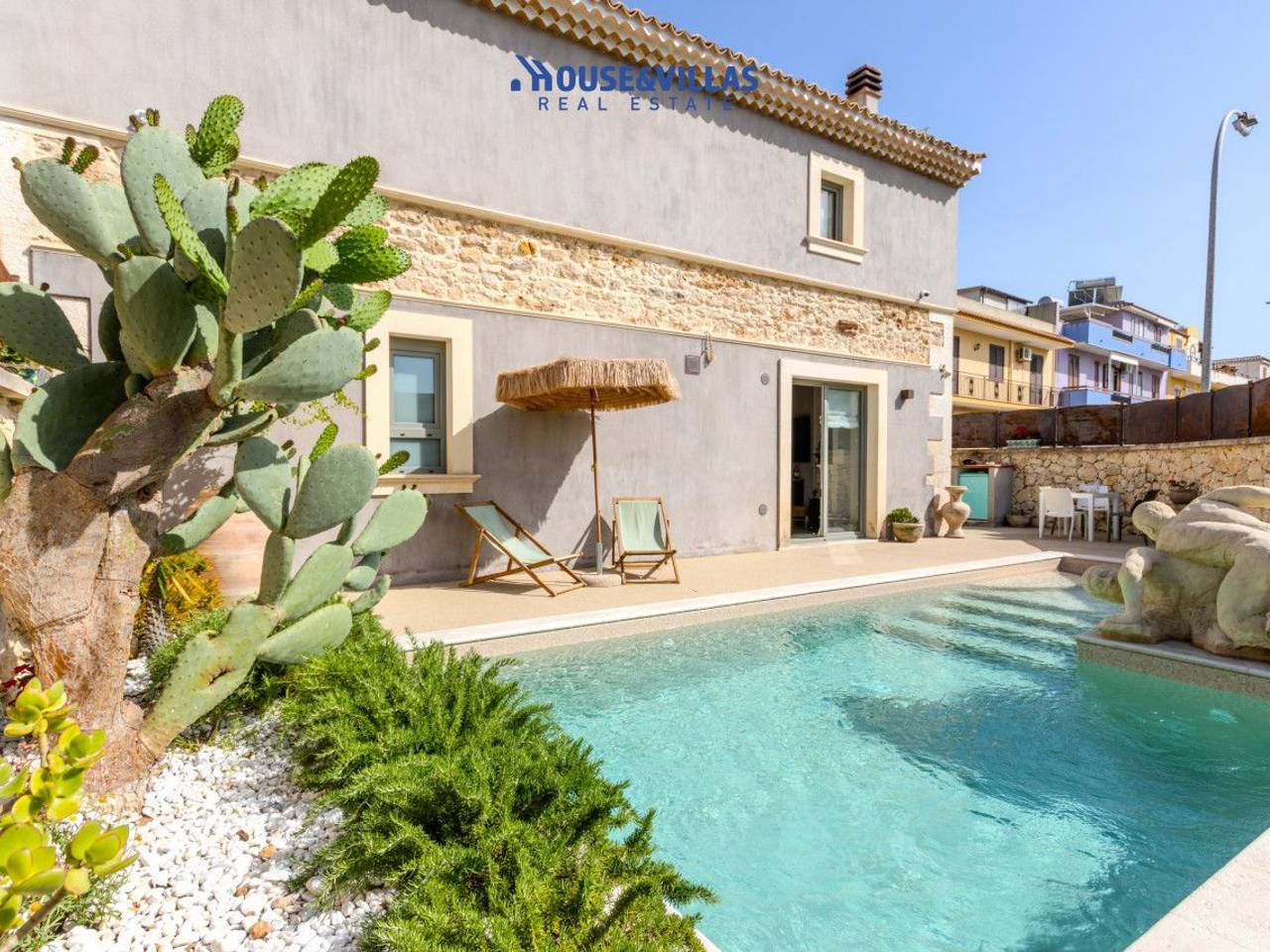 casa indipendente in vendita ad Avola in zona Falaride