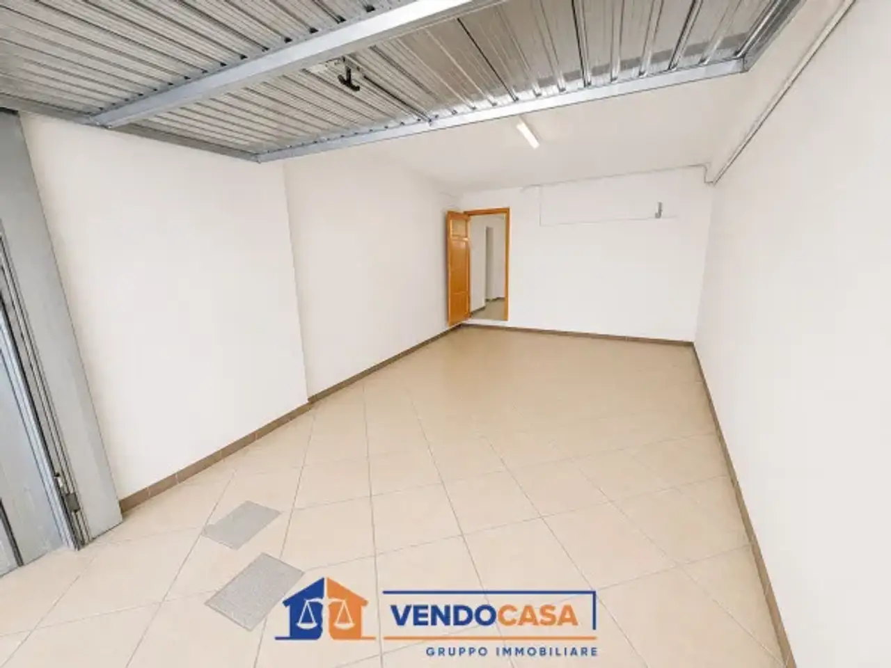 Magazzino in Via Santa Maria Giuseppa Rossella, Pietra Ligure, {3} - Foto 2