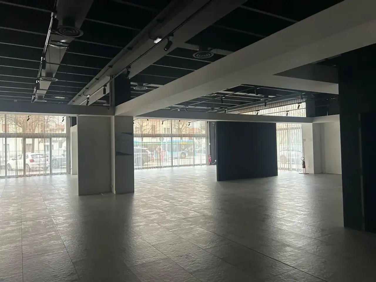 Locale commerciale in , Nova Milanese, {3} - Foto 1